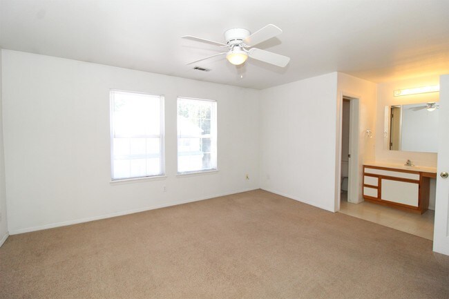 Building Photo - 1006 N Molly Ct