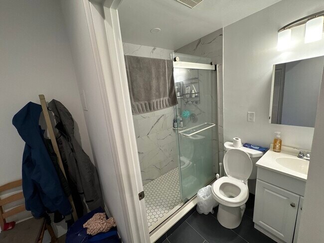 Building Photo - 1406 Beacon St