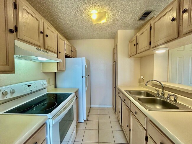 Building Photo - 201 Martingale