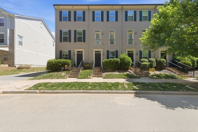 Building Photo - Stylish 3bd 3.5bath townhome for rent in the highly desirable Vermillion