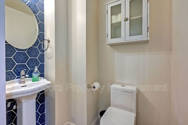 Building Photo - 254 G Ave