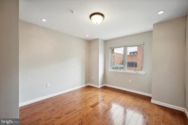 Building Photo - 528 S 13th St