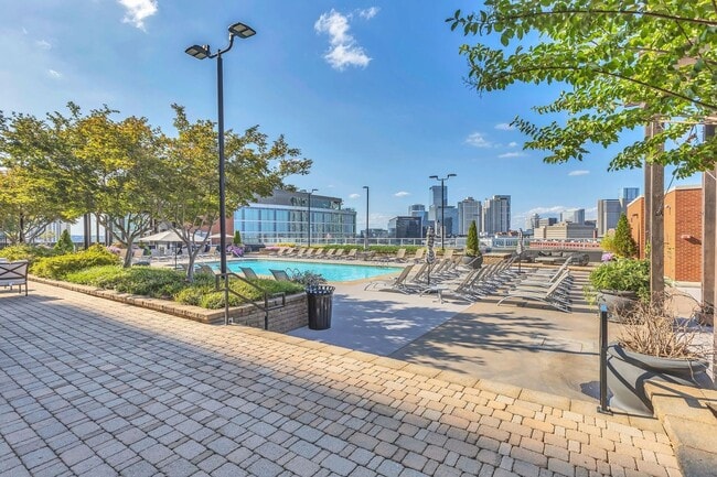 Building Photo - Awesome 1BE/1BA Condo in the Gulch w/2-res...