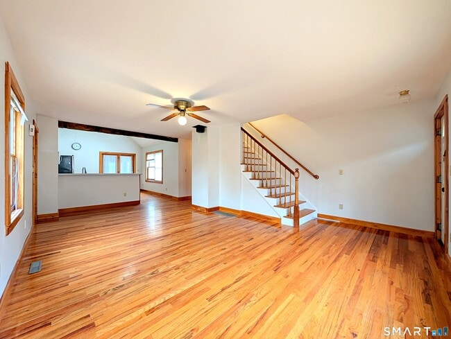 Building Photo - 434 Main St