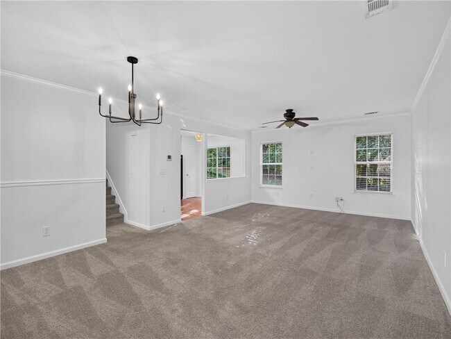 Building Photo - 2820 Mayfair Dr