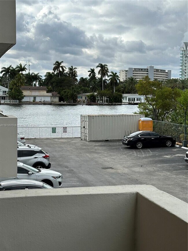 Building Photo - 1455 N Treasure Dr