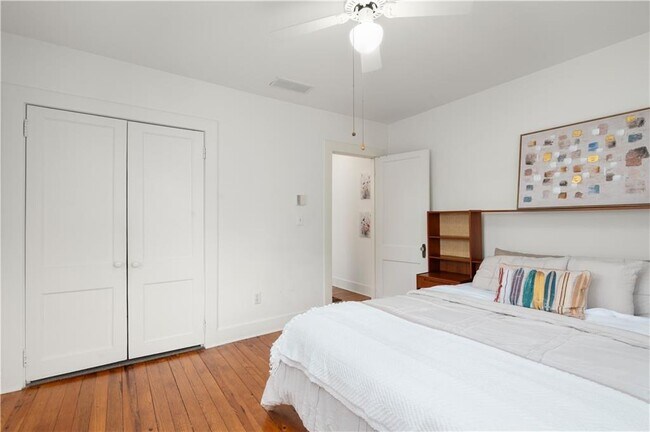 Building Photo - 2035 Manchester St NE