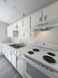 Building Photo - 82 N Kelsey St