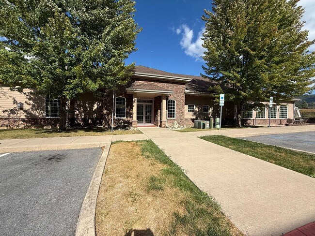 Building Photo - Two-Bedroom Condo in the Summit at Shiloh!