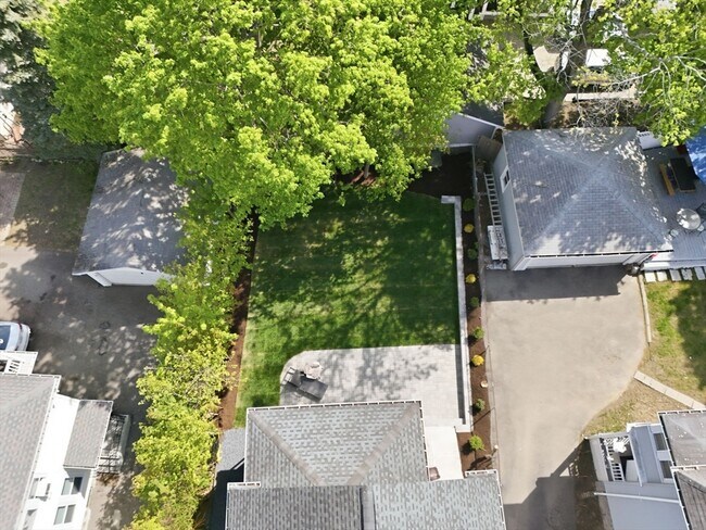 Building Photo - 48-50 Spruce St
