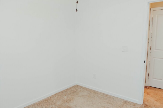 Building Photo - 5 Huntress Dr