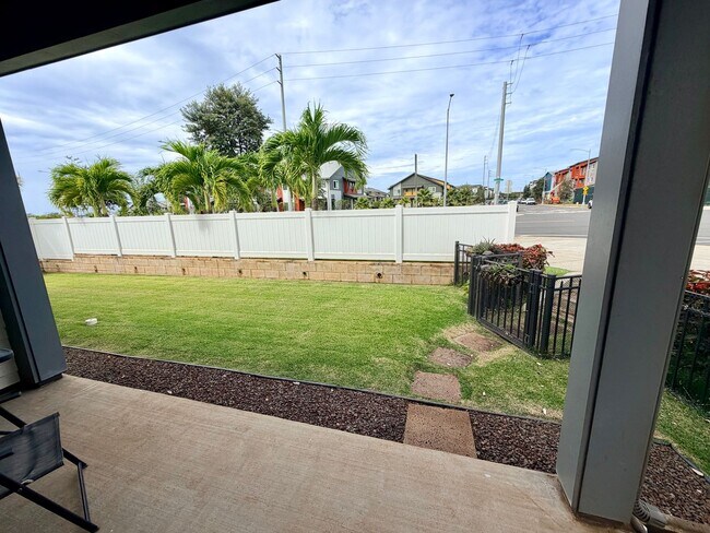 Building Photo - Single-Family Home Available for Rent in Hoopili - Pet Friendly!