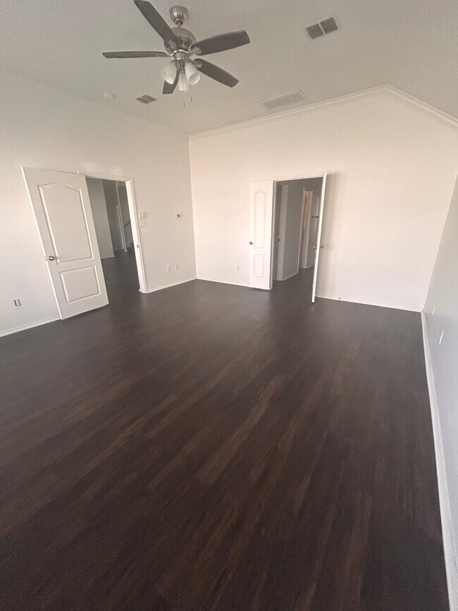 Building Photo - 403 Victory Ln