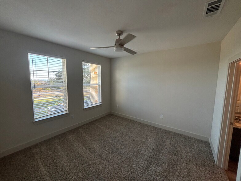 Building Photo - 216 Flint Rdg Rd