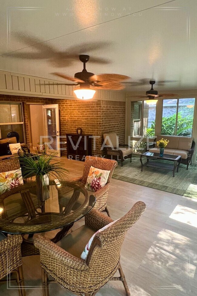 Building Photo - COMING SOON! Beautiful Home in Huntington ...