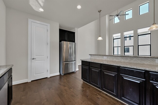 Building Photo - 9058 Laverne Cres