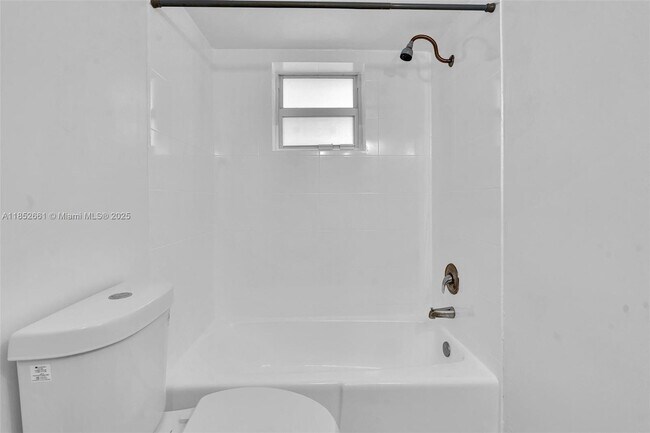 Building Photo - 1398 NE 191st St