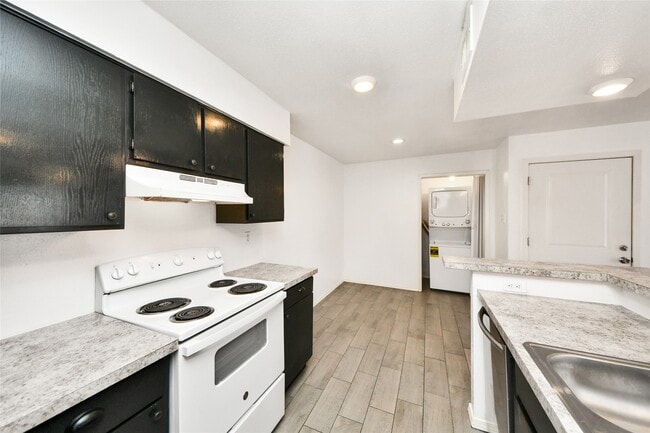 Building Photo - 12905 Woodforest Blvd