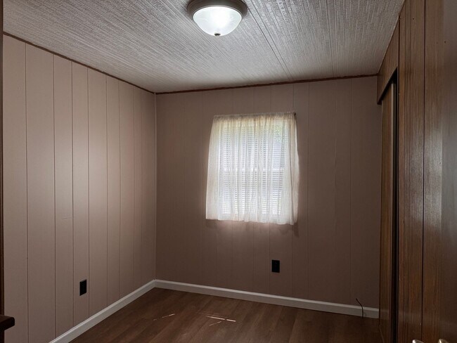 Building Photo - 3 Bed, 1.5 bath mobile home