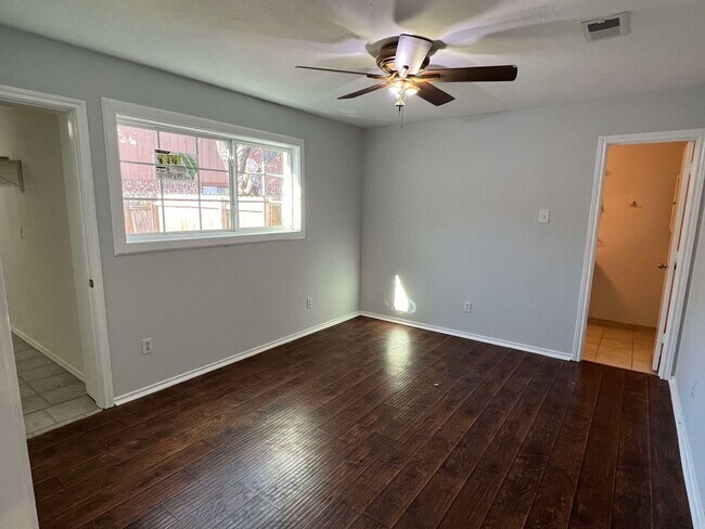 Building Photo - 1020-1022 Vera Court