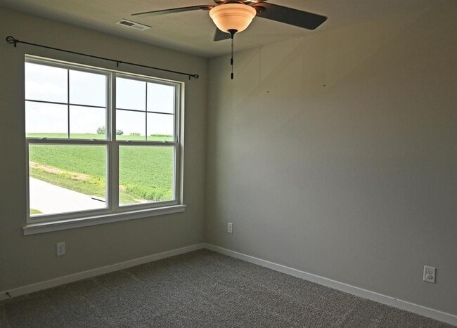 Building Photo - Spacious Elegance Meets Modern Comfort In ...