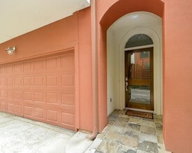 Building Photo - 404 Parker St