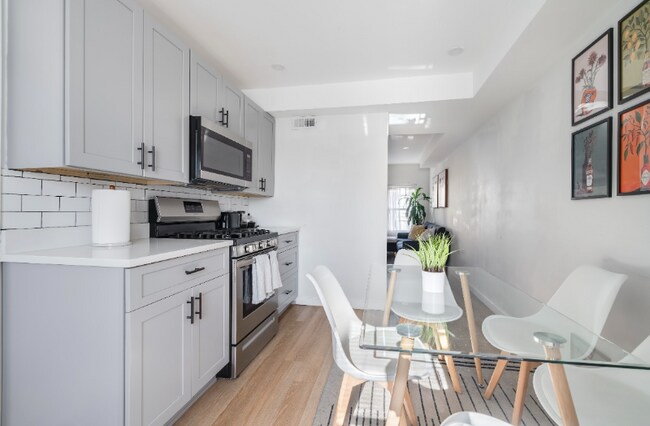 Building Photo - 12 W 52nd St