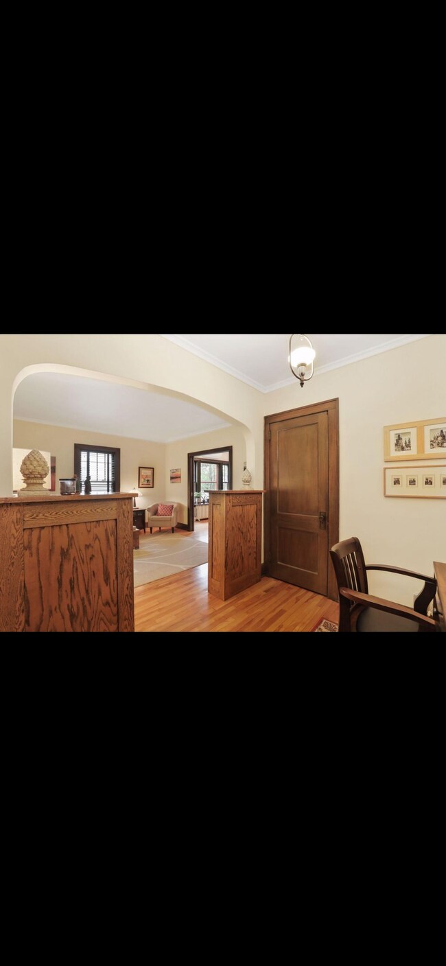 Entryway - 138 Cecil St SE