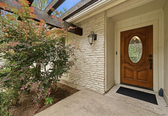 Building Photo - 2509 Redleaf Ln