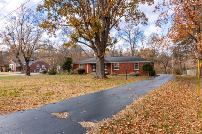 Building Photo - Home for rent Glencliff/Woodbine/Nashville...