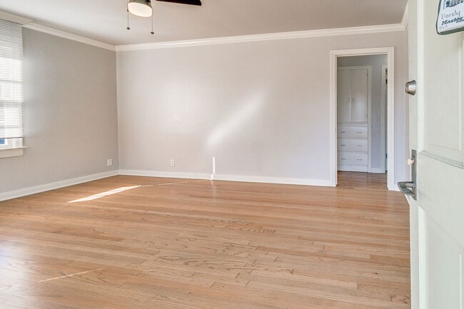 Building Photo - 3713 N Lee Ave