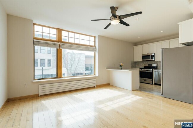 Building Photo - 30 Park Ave