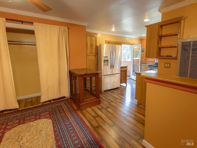 Building Photo - 944 Clover Dr