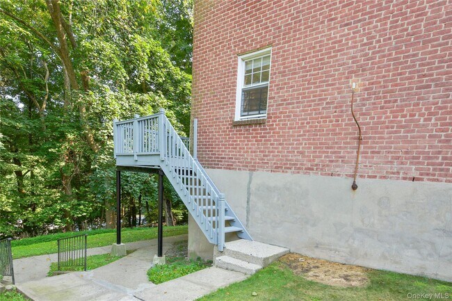 Building Photo - 101 Carpenter Ave