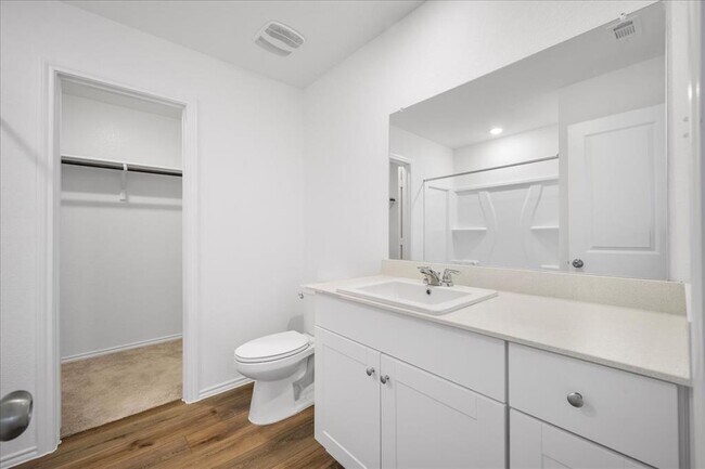 Building Photo - 220 California Bnd