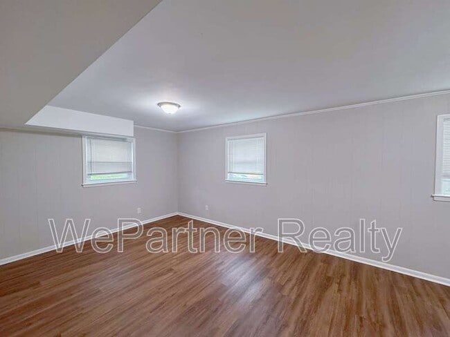 Building Photo - 2223 Shamrock Dr