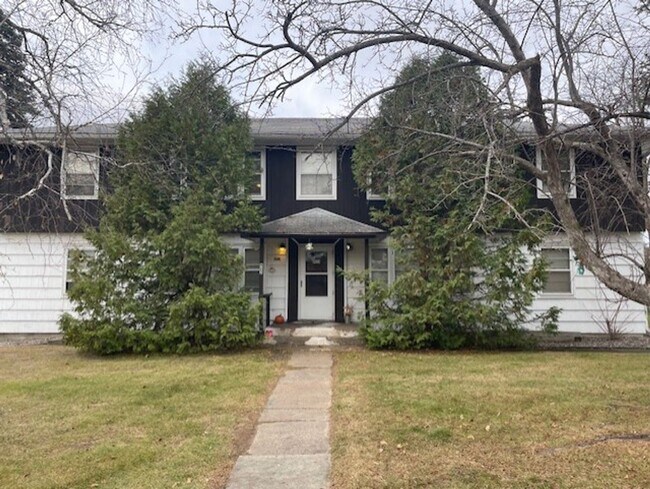 Primary Photo - 922 Broadway St