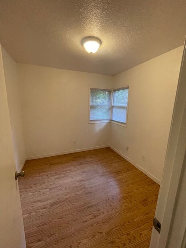 Building Photo - 13129-13129 Hazel Ave