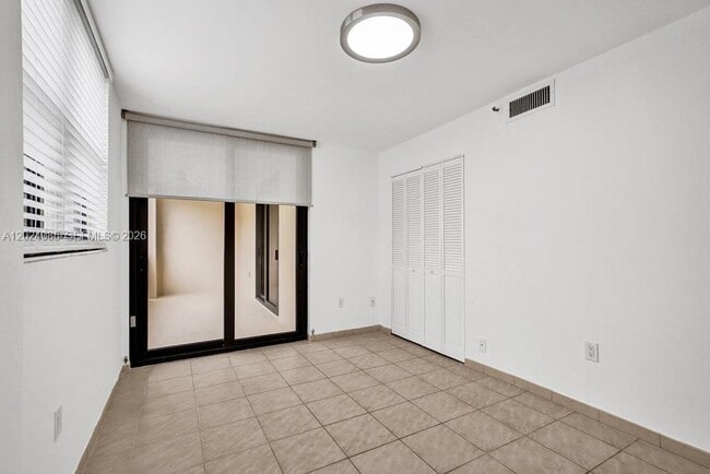 Building Photo - 1623 Collins Ave