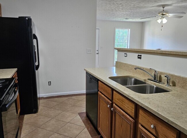 Building Photo - 3172 Creekwood Dr