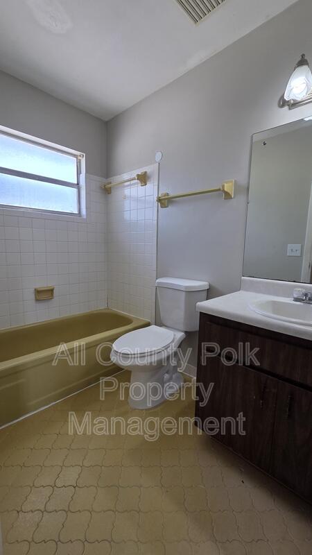 Building Photo - 927 S Buena Vista Dr