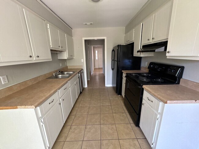 Building Photo - 2737 Royal St