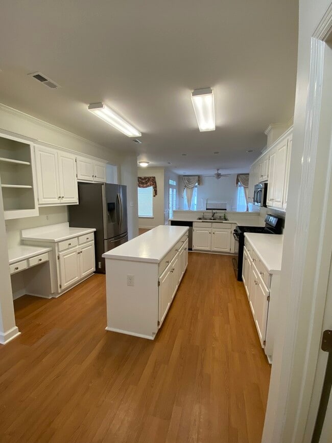 Building Photo - 4545 Reigate Ct