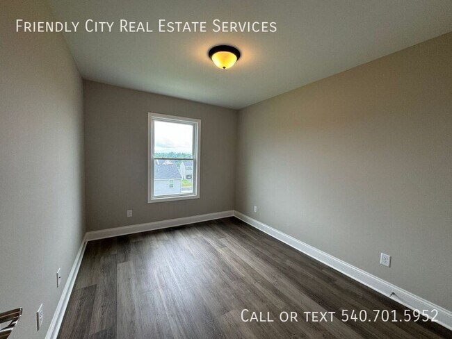 Building Photo - 682 Zephyr Dr