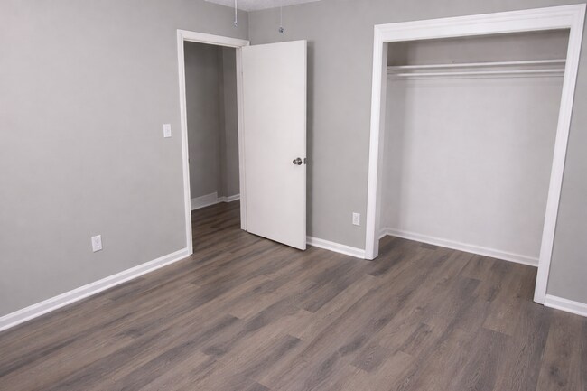 Building Photo - Cute Two Bedroom near KU Medical Center