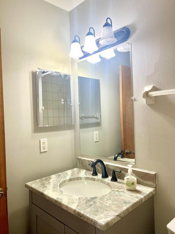 Building Photo - 1930 Como St