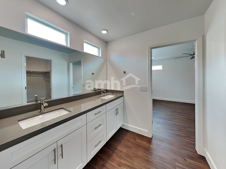 Building Photo - 8882 Carmine Cob Ave