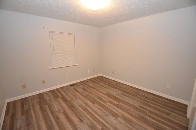 Building Photo - 2 Bedroom, 1 Bath House in Greenfield