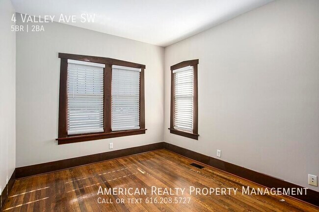 Building Photo - 4 Valley Ave SW