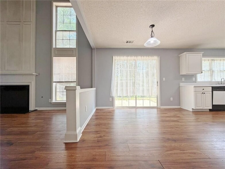 Building Photo - 11545 Carriage Park Ln
